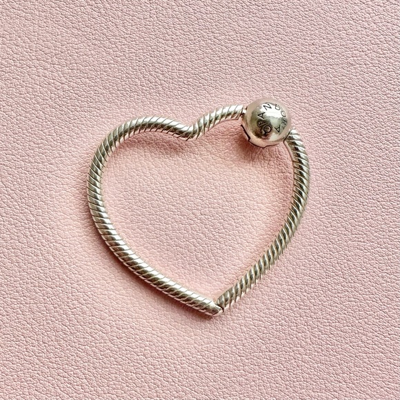 Pandora Heart Charm Holder - Picture 1 of 3